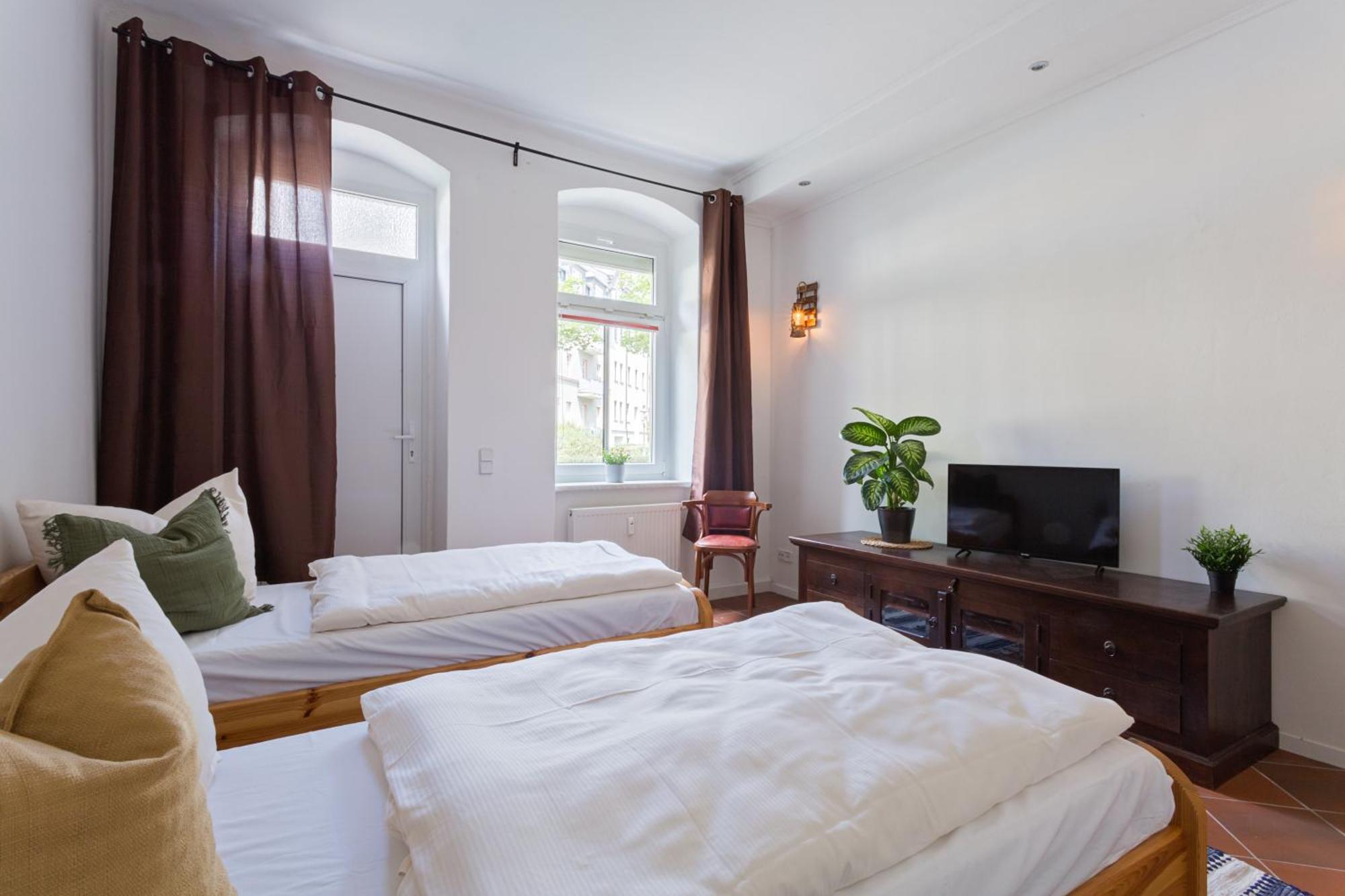 Doppelzimmer III Gaestezimmer In Unterkunft Mit Gemeinschaftsbad Und Gemeinschaftskueche เคมนิตซ์ ภายนอก รูปภาพ