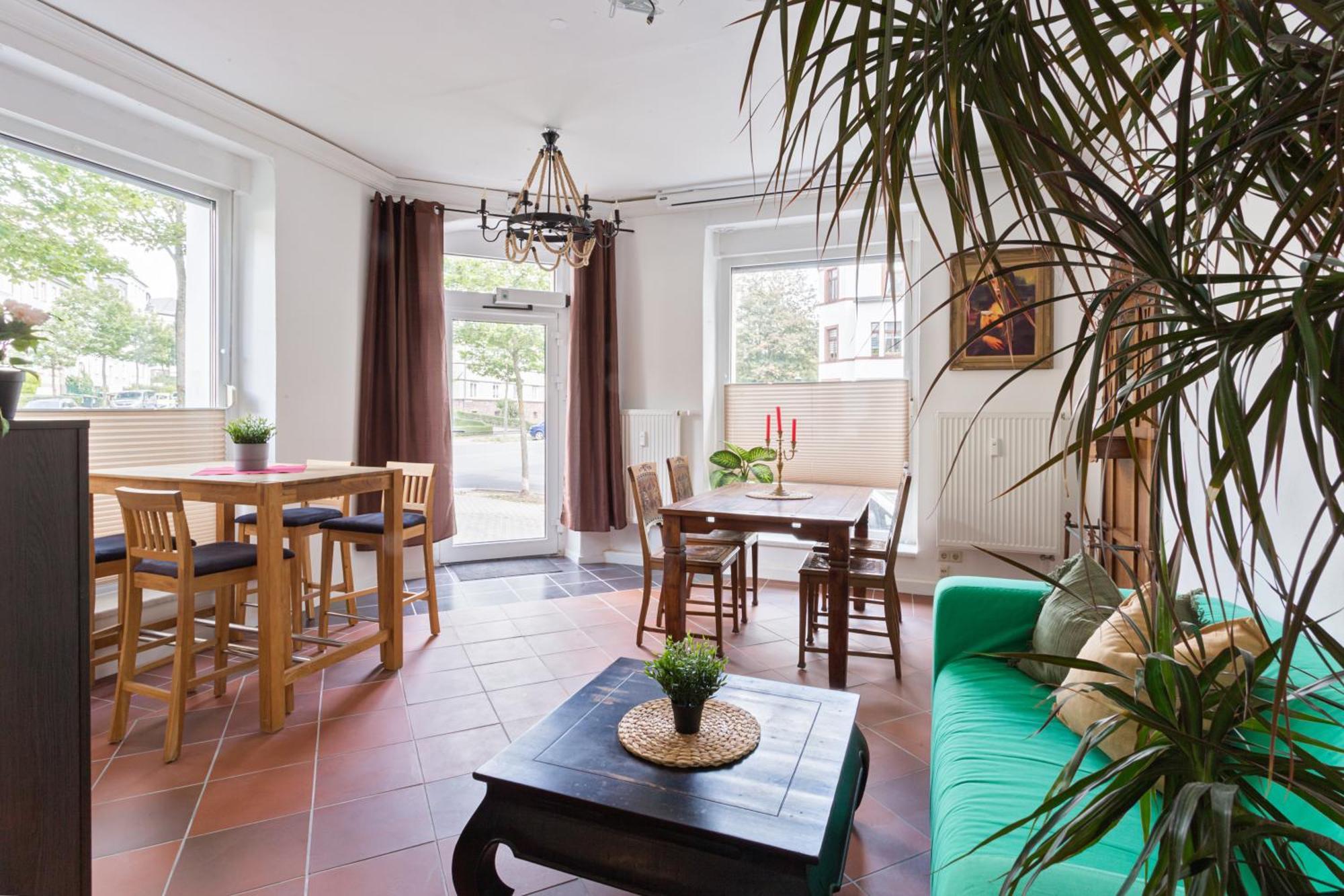 Doppelzimmer III Gaestezimmer In Unterkunft Mit Gemeinschaftsbad Und Gemeinschaftskueche เคมนิตซ์ ภายนอก รูปภาพ
